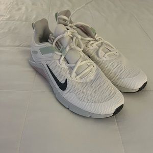 White size 11 women’s Nike tennis shoes